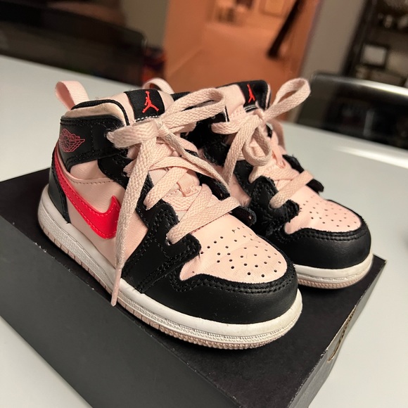 JORDAN - 1 MID 7C TODDLER ATMOSPHERE INFRARED 23 BLACK - Picture 1 of 9
